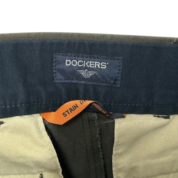 Dockers Relaxed Chino Pants NWT Men's Sz 30x30 Gray-Green Khaki Stain Defender - Picture 7 of 9